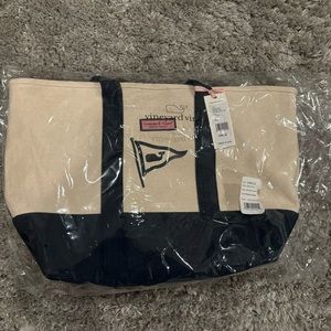 NEW YEARS SALE!! BRAND NEW!! Vineyard Vines Tote Bag